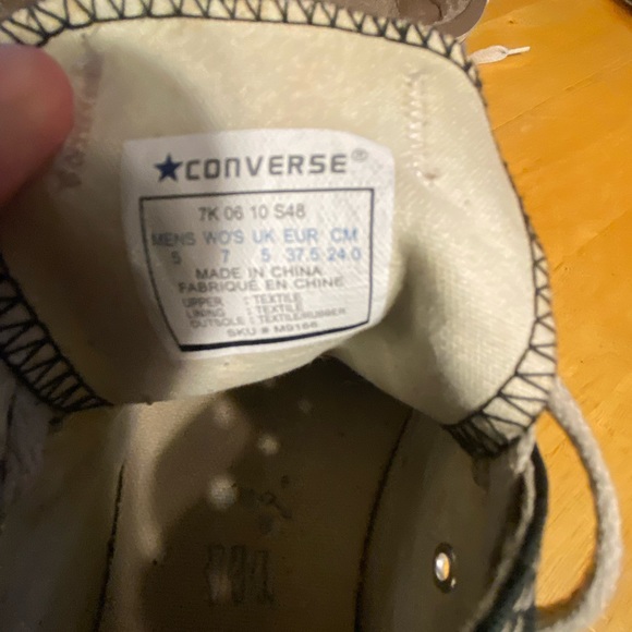 Converse All Stars Navy and Gold. Double tongue . Men’s size 5 and Women’s 7 . - Picture 4 of 4
